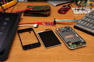 800px-IPhone_disassembled